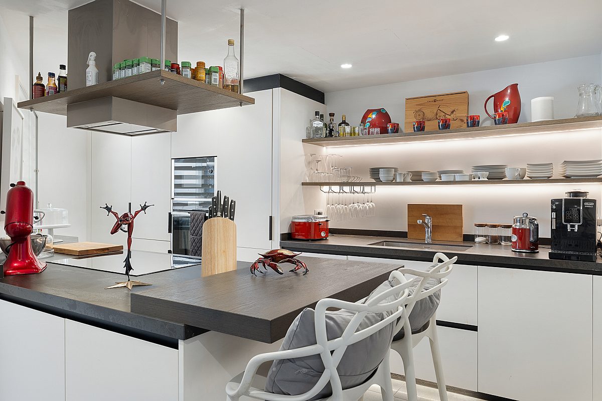 Elegante renovierte Wohnung mit großzügiger Terrasse, nur 100 Meter vom Meer entfernt - 15