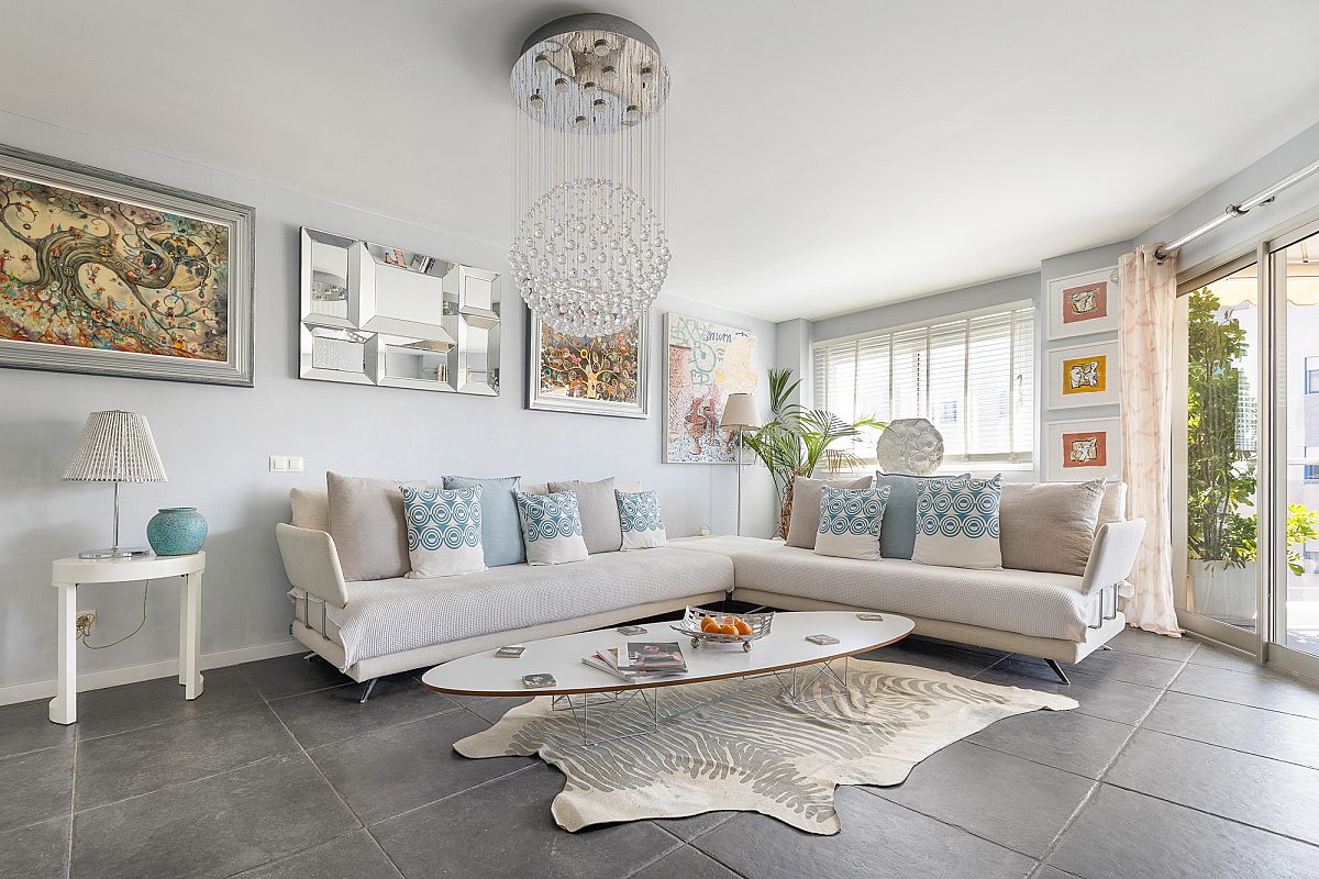 Elegante renovierte Wohnung mit großzügiger Terrasse, nur 100 Meter vom Meer entfernt - 5