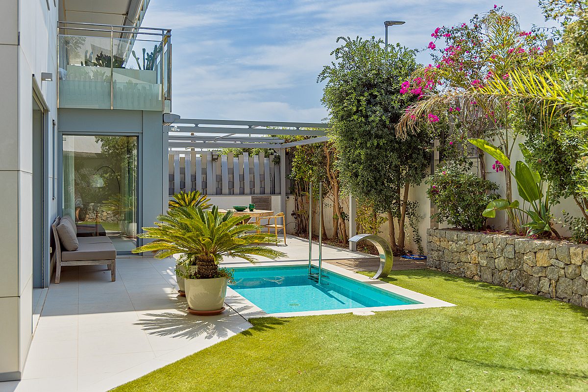 Exclusive residence with garden and private pool - 1
