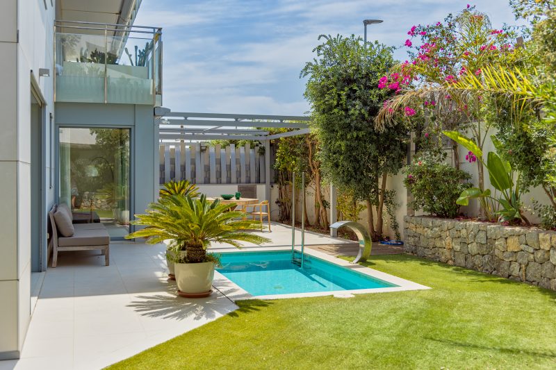 Exclusive residence with garden and private pool - 1