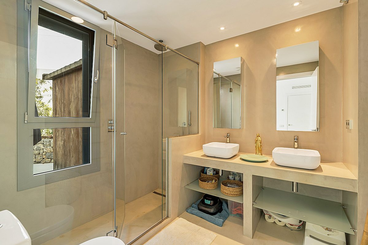 Exclusive residence with garden and private pool - 11