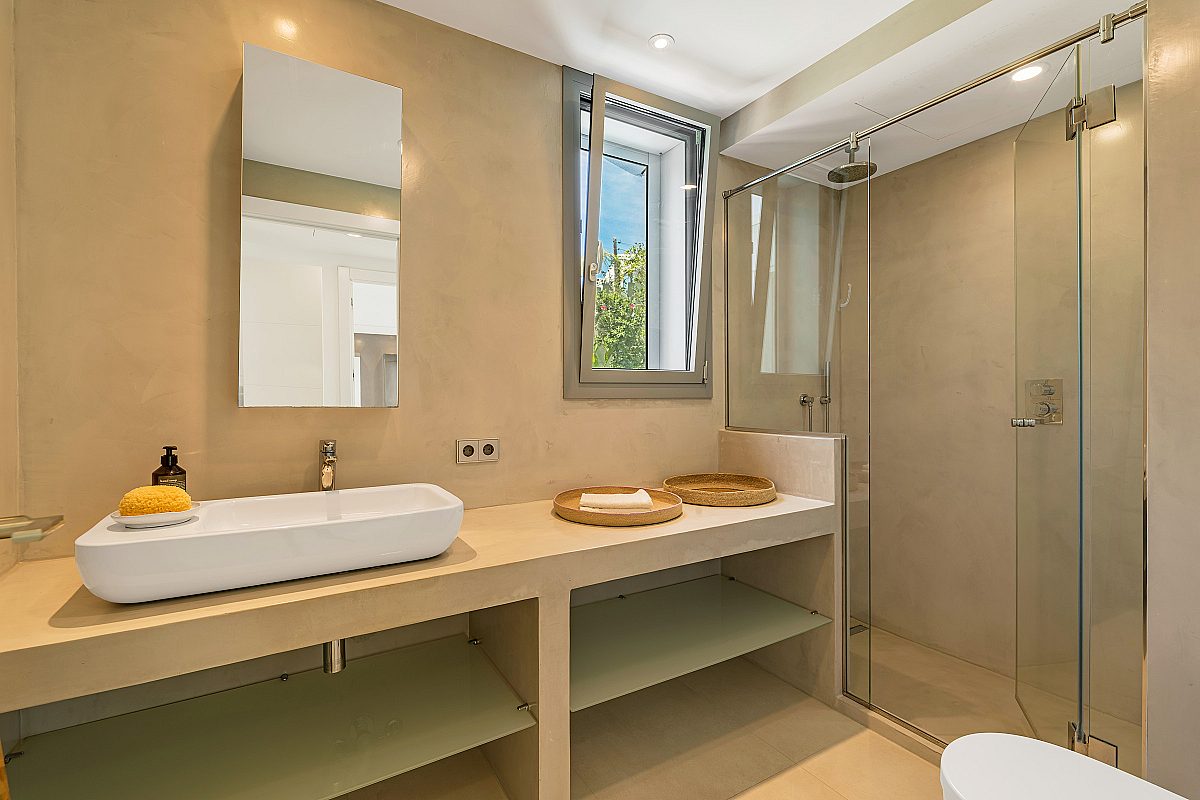 Exclusive residence with garden and private pool - 9