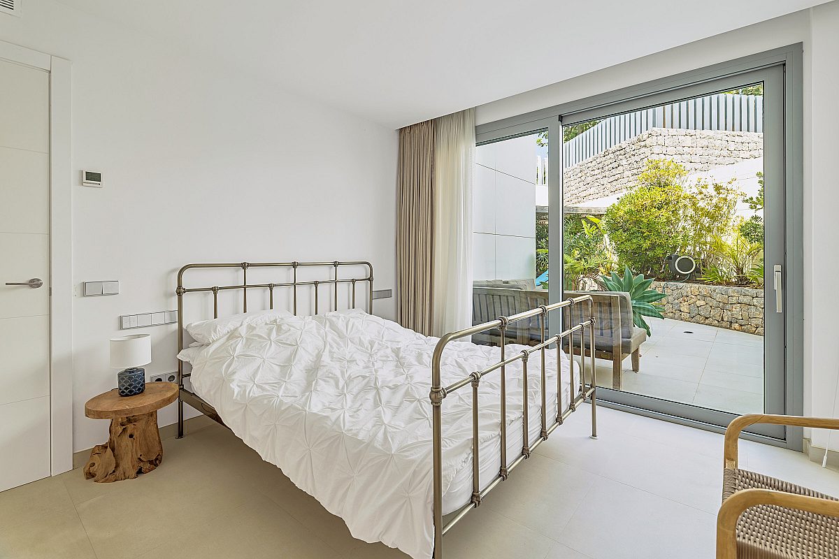Exclusive residence with garden and private pool - 8