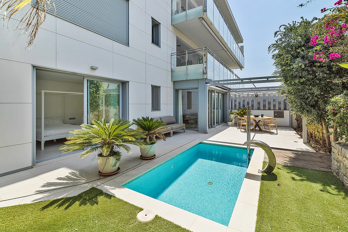 Exclusive residence with garden and private pool - 15