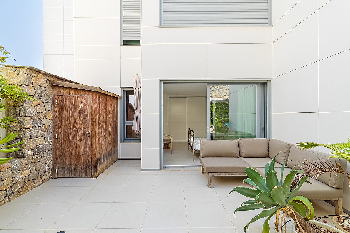 Exclusive residence with garden and private pool - 16
