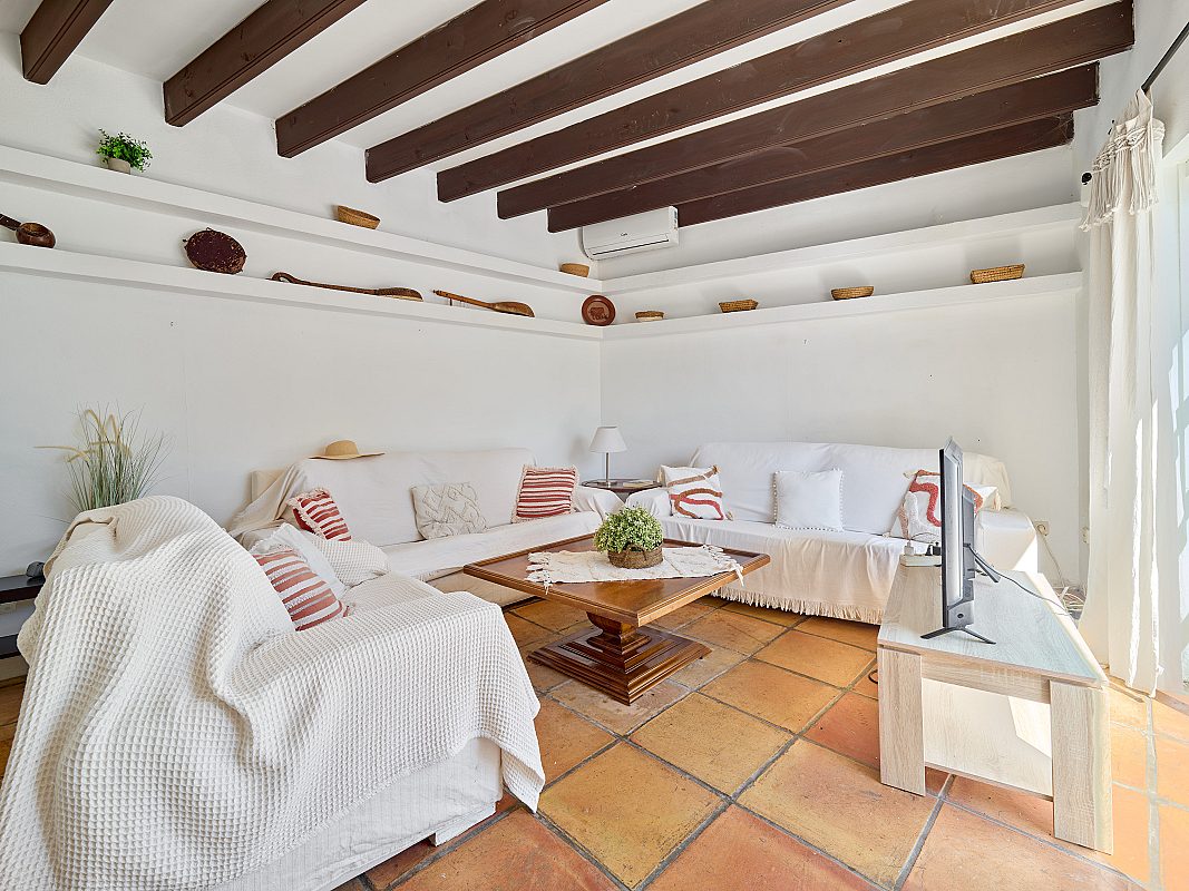 Authentic Ibicencan retreat in the heart of the Island with tennis court next to UNVRS - 21