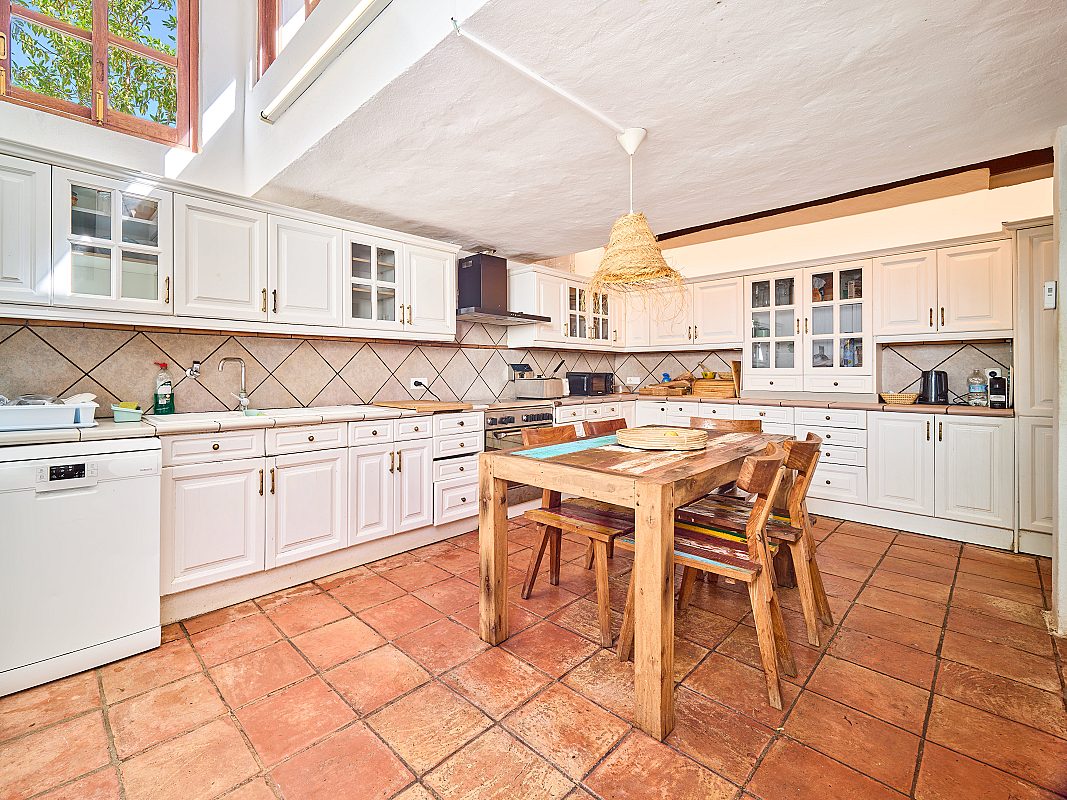 Authentic Ibicencan retreat in the heart of the Island with tennis court next to UNVRS - 11