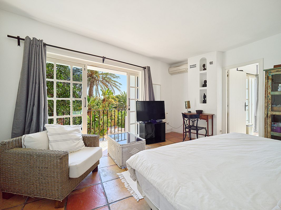Authentic Ibicencan retreat in the heart of the Island with tennis court next to UNVRS - 16