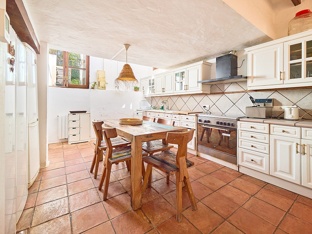 Authentic Ibicencan retreat in the heart of the Island with tennis court next to UNVRS - 12