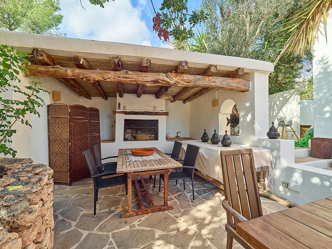 Authentic Ibicencan retreat in the heart of the Island with tennis court next to UNVRS - 19
